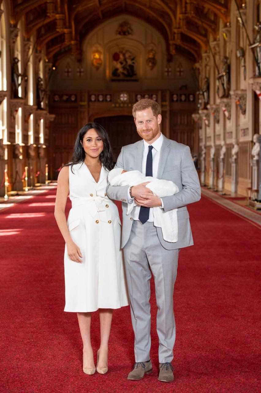 Meghan Markle, Prince Harry and royal baby Sussex pose in Windsor Castle